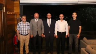 AK Parti Rize Merkez İlçe'den "Ahde Vefa" Buluşması: Eski ve Yeni Başkanlar Aynı Masada