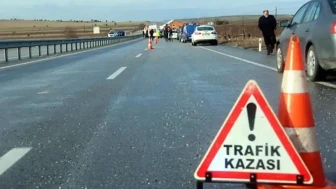 Giresun'da kaza: Park halindeki çekiciye çarpan otomobilde bir kişi hayatını kaybetti, bir kişi yaralandı.