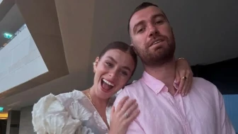 Romantik kutlama! 3 yılı geride bıraktılar
