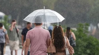 Meteoroloji'den Sarı Kodla Uyarı: İki İlde Şiddetli Yağış ve Rüzgar Bekleniyor