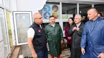 Giresun’da Sel Keşap Cumhuriyet İlkokulu’nu Vurdu: Vali Koç Hasarı İnceledi