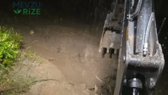 Artvin-Şavşat Karayolu'nda Heyelan Meydana Geldi: Yol Çift Yönlü Trafiğe Kapatıldı!