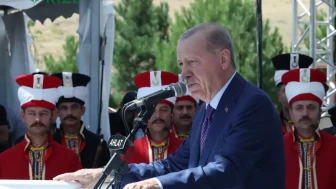 Malazgirt Zaferi’nin 955. yılı coşkuyla kutlanıyor: Cumhurbaşkanı Erdoğan Ahlat'ta vatandaşlar ile buluştu