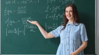 Matematik Öğretmeni Maaşları 2026: (Devlet, Kolej ve Özel Ders Ücretleri)