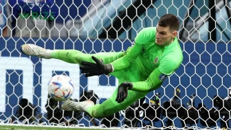 Barcelona, Livakovic'in Peşinde: Kaleci Transferi İçin Harekete Geçti!