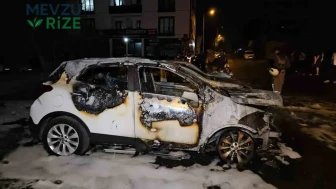 Avcılar’daki Oto Galeride Yangın: Üç Araç Kullanılamaz Hale Geldi, Kundaklama İhtimali Üzerinde Duruluyor