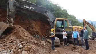 Arsin Çardaklı Grup Yolu’nda Çalışmalar Sürüyor: Başkan Bilgin Sahada İnceledi
