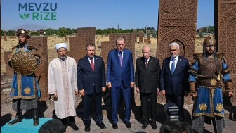 Erdoğan ve Bahçeli Ahlat'ta Anma Ziyareti Gerçekleştirdi