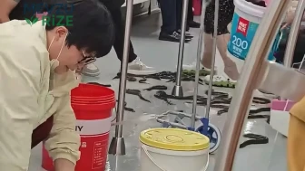 Metro İstasyonunda Saçılan Mülkler, Vatandaşları Harekete Geçirdi!