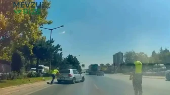 Konya'da Otomobili Bozulan Sürücüye Polis Ekiplerinden Anında Müdahale!