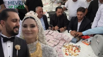 Van'daki Düğün Töreninde Paralar Uçuştu: Bavullar Yetersiz Kaldı, Para Sayma Makinesi İle Dağıtıldı