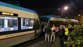 Zeytinburnu'nda Tramvay Çarpışması: Kazaya Karışan Araçlar Kaldırıldı!