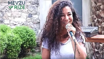 Başarılı Müzisyen Hatice Kaya: "Vay Vay" ve "Allahından Bul" ile Müzik Dünyasında Fark Yaratan İsim!