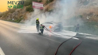 8 milyonluk Mercedes seyir halindeyken alev aldı: Müdahale 12 saat sürdü