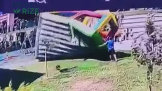 Çekmeköy'de Rüzgarın Etkisiyle Devrilen Şişme Oyun Parkında 3 Çocuk Yaralandı