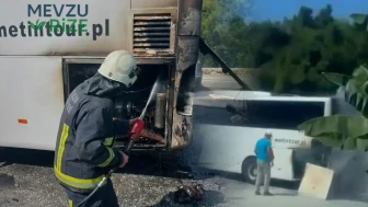 Park Halindeki Araç Kısa Sürede Alev Alev Yandı!