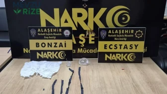 Manisa'da Polise Yakalanmamak İçin Kaçmaya Çalışan Şüphelinin Üzerinden Uyuşturucu Maddeler Çıktı