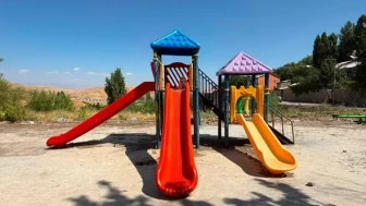 Muş’ta Parklar Yenileniyor: Oyun Alanları Daha Güvenli Hale Getiriliyor