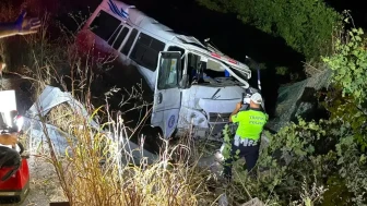 Aydın'da Tekne Konvoyu Sırasında Minibüs Devrildi: 1 Ölü, 2 Yaralı