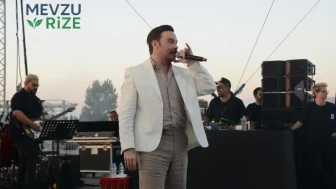 Sinan Akçıl, Malazgirt Zaferi'nin 955. Yıldönümünde Unutulmaz Bir Konser Verdi!