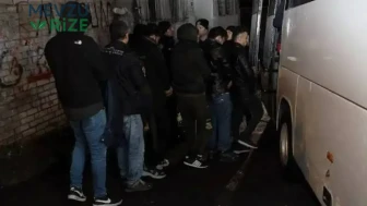 Afyonkarahisar'da Göçmen Kaçakçılığına Geçit Yok: Tır Dorsesinde 14 Göçmen Ele Geçirildi