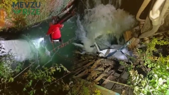 Bafra’da korkutan kaza: Kuzeni kurtarıldı, sürücü her yerde aranıyor
