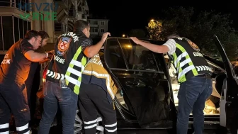 Takla atan otomobilde bir kişinin parmağı koptu, ekipler kopan parmağı bulmak için seferber oldu