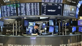 New York Borsası'nda Dalgalarla Açılış: Yatırımcılar Belirsizlik İçinde!
