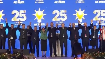 Üç milletvekili ve 7 belediye başkanı AK Parti'ye katıldı
