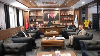 Bitlis’te Ulaşım ve Altyapı Görüşmesi: Başkan Tanğlay Karayolları Heyetini Ağırladı