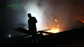 Gümüşhane'de Gece Evi Saran Yangın Üç Evi Zarar Şekilde Etkiledi!
