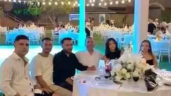 Almanya'da yaşayan Ali Akın düğünü iptal edince tek başına eğlendi