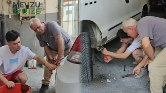 Üniversite Hayalini Erteleyen Baba, 43 Yıldır Dayısından Öğrendiği Oto Kaportacılığı Oğlu ile Yaşatıyor