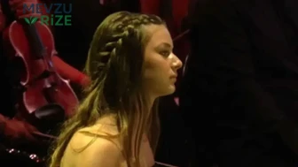 Mira Karahan kimdir? Piyano eğitimi ve Bodrum performansı neden gündem oldu?