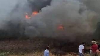 Gevaş’ta Yangın Paniği! İtfaiye Ekipleri Alevlere Hızla Müdahale Etti