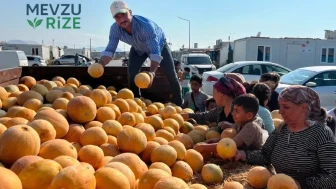 Kavunları Tüccara Satmak Yerine, Halkla Ücretsiz Paylaşan Tarımcı Dikkat Çekti!