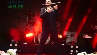 Ekin Uzunlar, Değirmendere Fındık ve Kültür Sanat Festivali'nde Kemençe Performansıyla Büyük Beğeni Topladı!