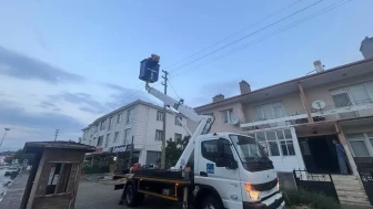 Erzincan'da Elektrik Direklerinde Patlama: Kablolardan Kıvılcımlar Havaya Saçıldı!
