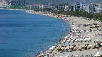 Antalya'da Kavurucu Sıcaklık: Yerli ve Yabancı Turistler Plajlara Akın Etti!