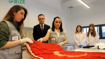 Kıbrıs Barış Harekatı'nın Sembolü 'Gazi' Bayrağı 36 Yıl Sonra Türkiye'ye Uğurlandı