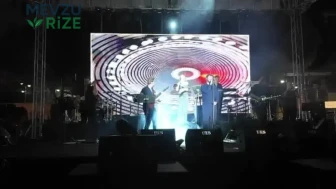 Zara, Demirci Kurtuluş Festivalinde Unutulmaz Bir Performansa İmza Attı!