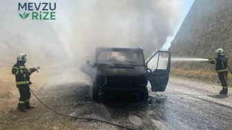 Denizli'de Seyir Halindeki Kamyonet Alev Alev Yandı