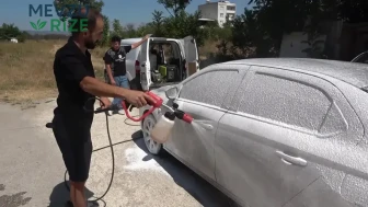 Bursa Sokaklarında Mobil Oto Yıkama Servisi, Araçları İzni Olmadan Temizliyor!