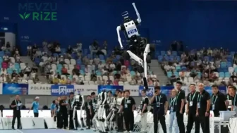 "Pekin'de Heyecan Verici 'Dünya İnsansı Robot Oyunları' Start Aldı!"