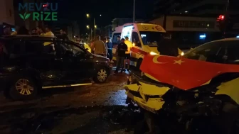 Gece Vakti Meydana Gelen Kazada İki Araç Çarpıştı: 7 Yaralı!