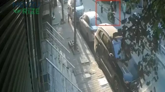 5 Yaşındaki Çocuğa Motosiklet Çarptı, Kaza Anı Kameralarda Kaydedildi!