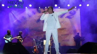 Çelik, Kahramanmaraş'ta Büyüleyici Bir Konserle Hayranlarını Coşturdu!
