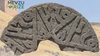 Ani Ören Yeri’nde Tarihi Bir Bulgu: Selçuklu Mezarlığı'nda 'Hz. Muhammed' İfadesi Taşıyan Taş Tespit Edildi