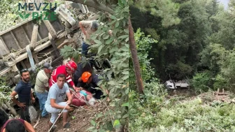 Hatay'da Kamyonun Şarampole Devrilmesi Sonucu Baba ve Oğlu Yaralandı