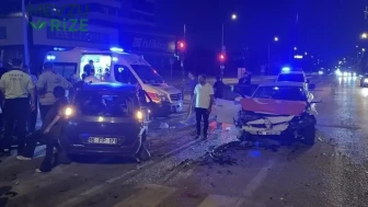 Otomobil Çarpışması Sonucu 7 Kişi Yaralandı